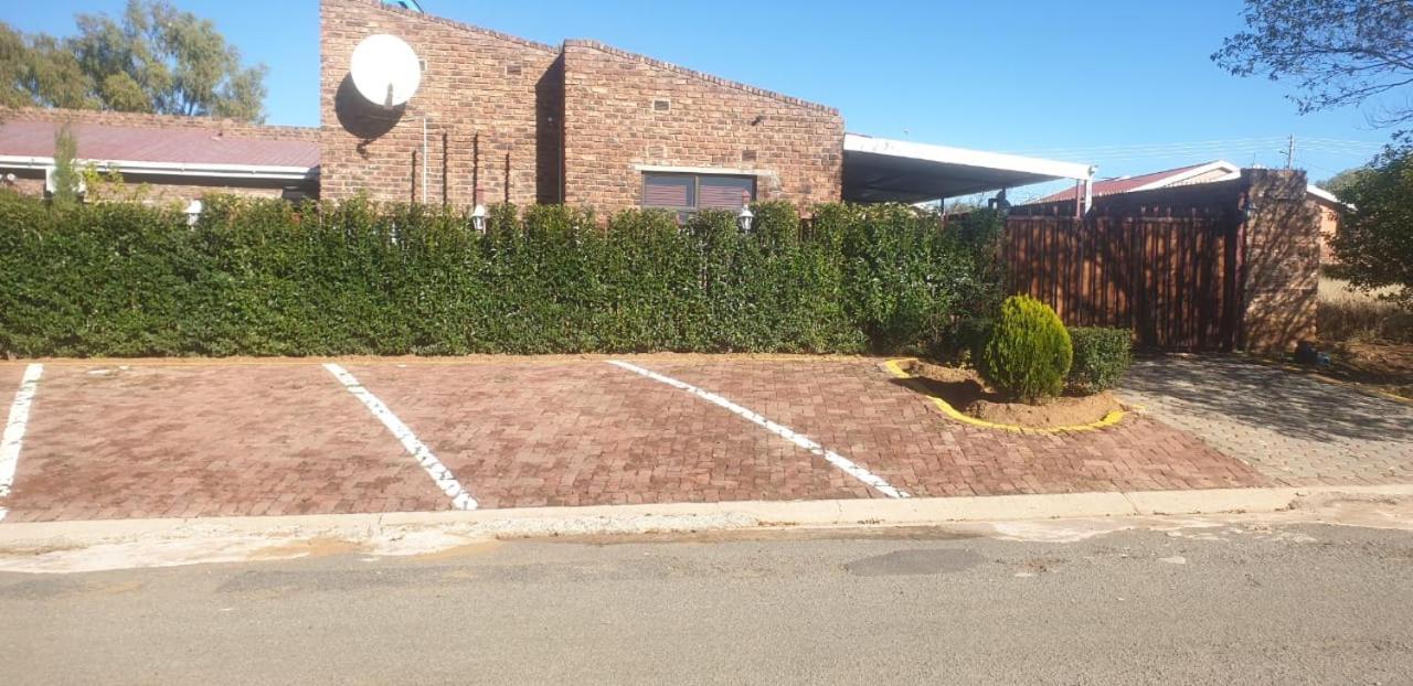 Aliwal Villa Guest Lodge Aliwal North Exterior foto